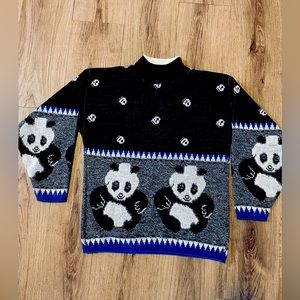 Bears Crossing Vintage Panda Turtleneck Sweater Blue
Accent Trim